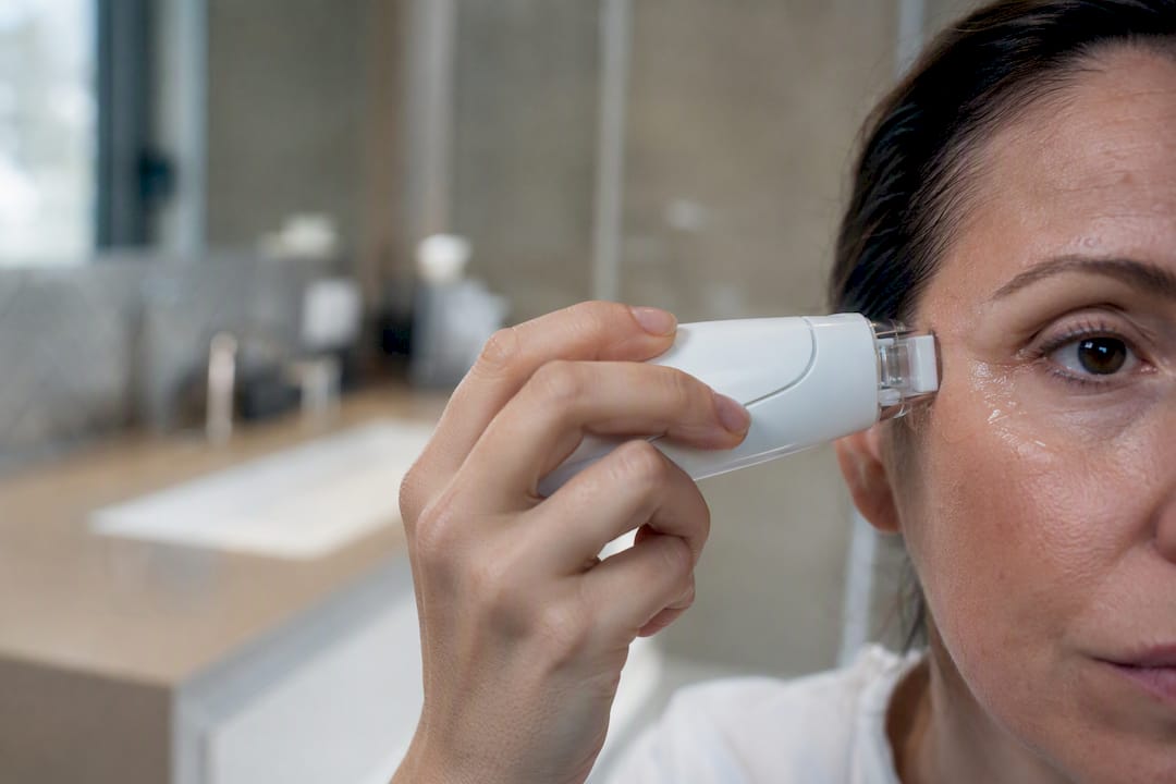 HIFU ojos: qué esperar del uso doméstico en el contorno ocular
